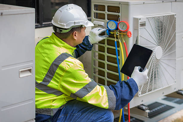 Professional Hvac technician working in Richland, MS